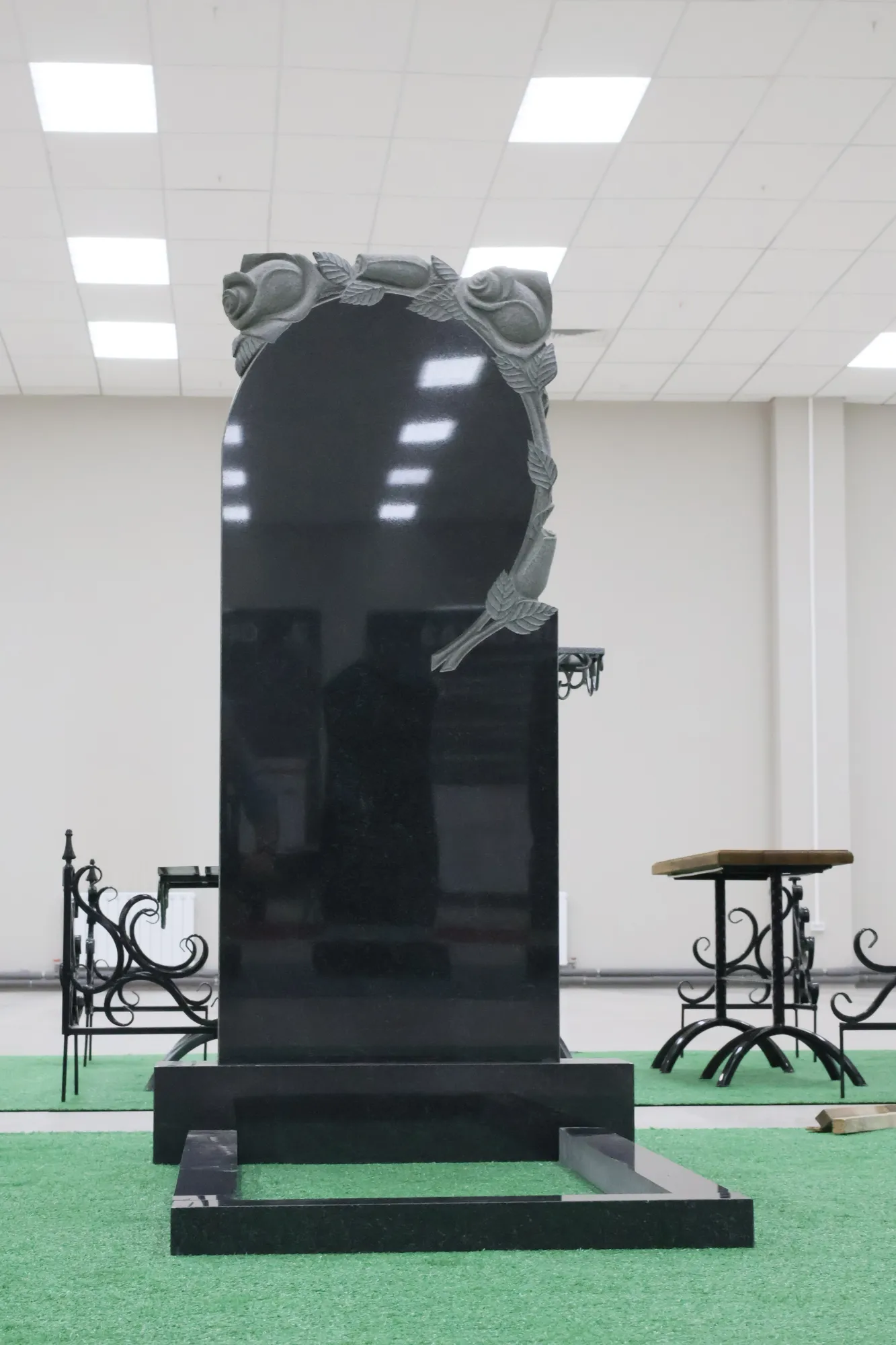 Комплект памятника с розами 120 × 50 × 7 см В17